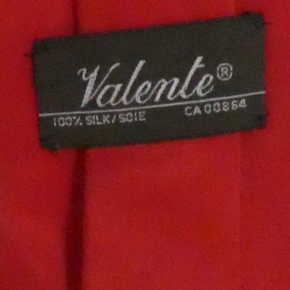 VALENTE | Red Silk Necktie | Made In Canada - Picture 4 of 6